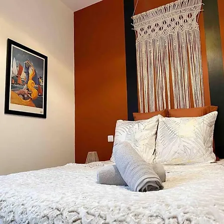 Le Triplex Terracotta